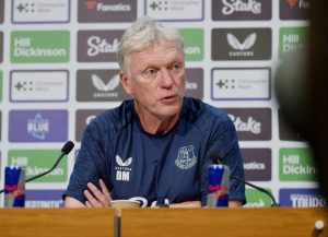 Moyes không thoải mái về các quyết định của các trọng tài